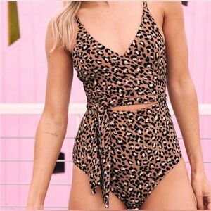 Aerie Full Coverage Double Wrap Leopard print Swimsuit Size M Tall
